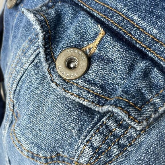 Torrid Distressed Medium Wash Jean Denim Jacket Button up Blue Size 2 / 2X - Picture 6 of 14